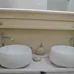 Arbor Exclusive Bed and Breakfast 4*