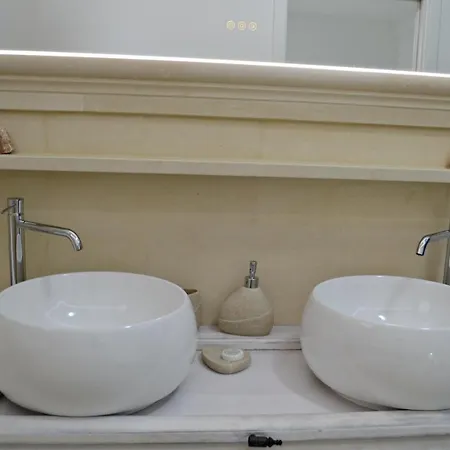 Arbor Exclusive Bed & Breakfast *